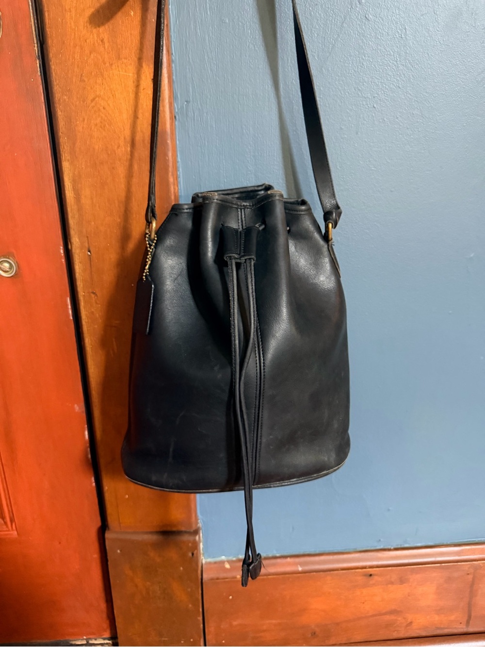 Vintage Coach Black Leather Bucket Bag – Drawstring Crossbody